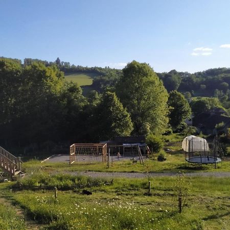 Carazen , Caravane Chauffee Saint-Sylvain-Bellegarde Exteriér fotografie