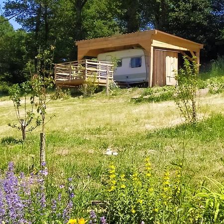 Carazen , Caravane Chauffee Saint-Sylvain-Bellegarde Exteriér fotografie