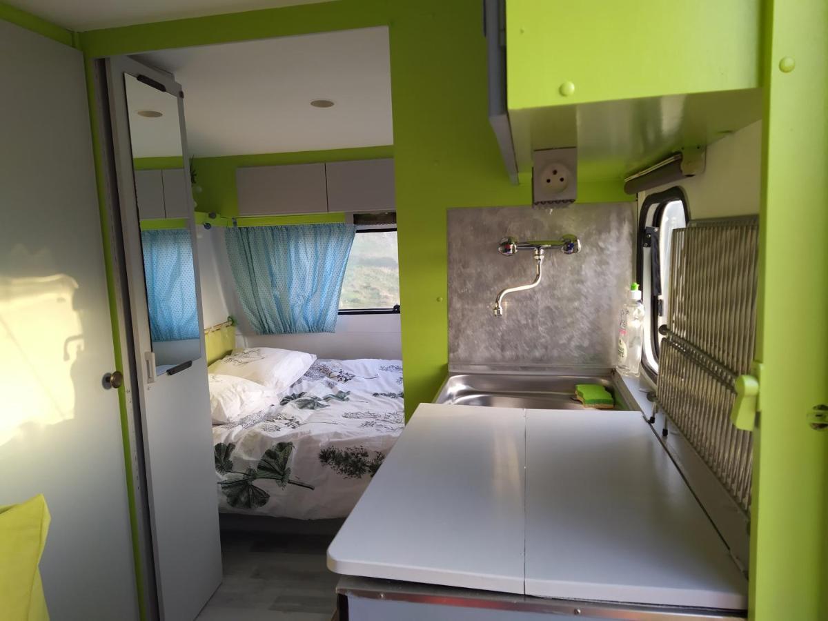 Carazen , Caravane Chauffee Saint-Sylvain-Bellegarde Exteriér fotografie