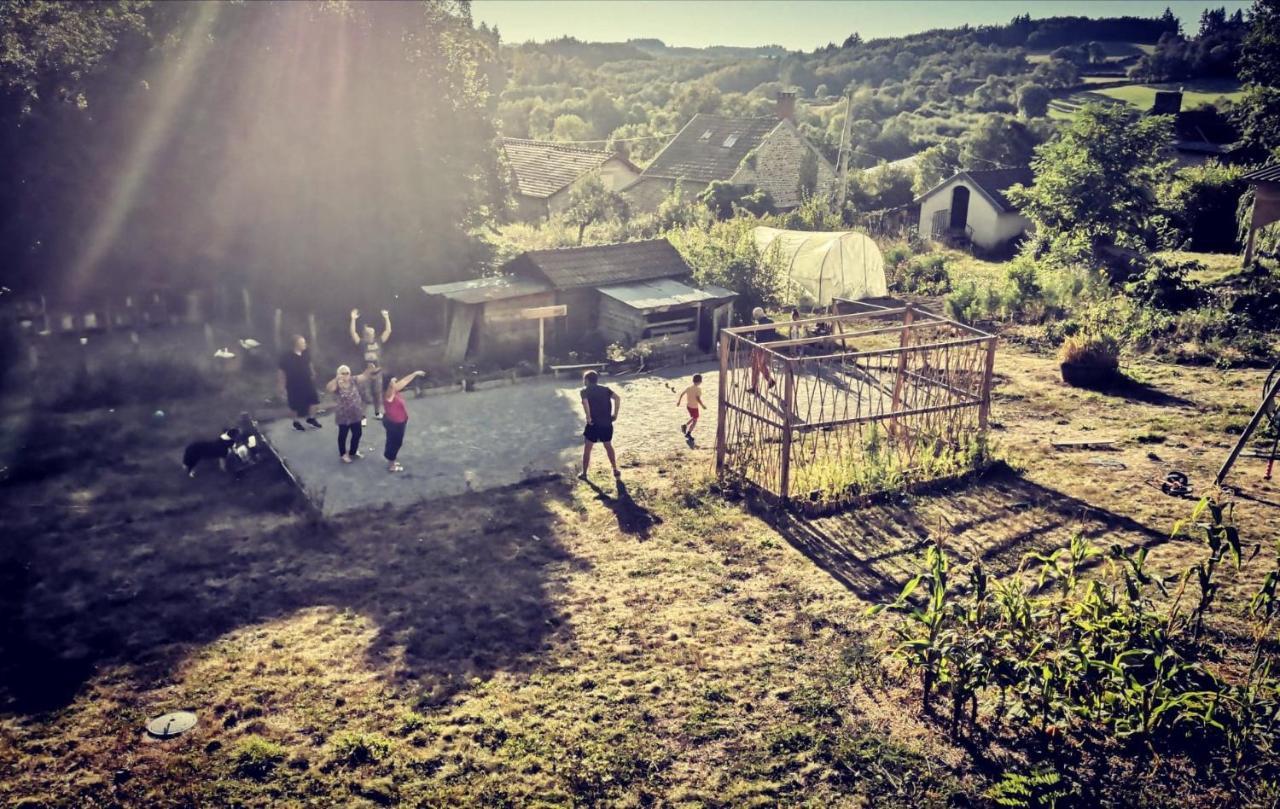 Carazen , Caravane Chauffee Saint-Sylvain-Bellegarde Exteriér fotografie